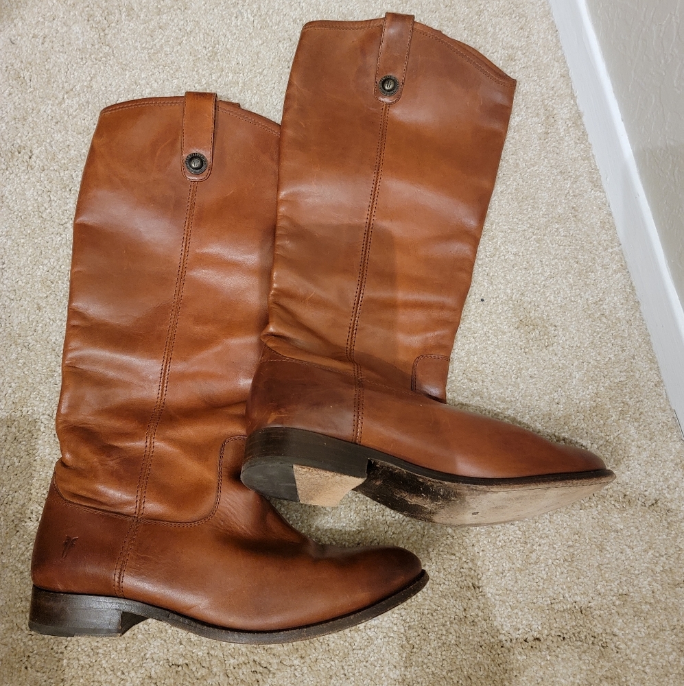 Women's Frye boots size 9 - Great Color!